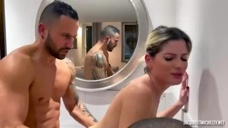 Rose Enjoys A Nice Bath Voisines Porn Video