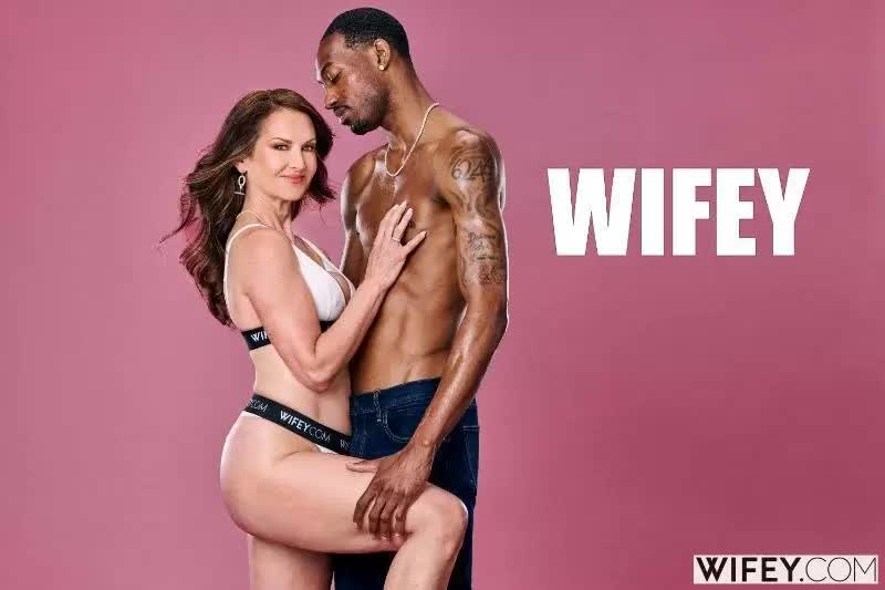 Suzanne Holly Sexy Hotwife Loves BBC Watch Here Porn Video